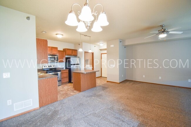 Building Photo - 2 Bedroom 2 Bath Condo w/ Garage on the gr...