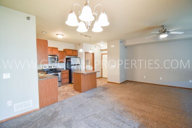 Building Photo - Spring Move-in special; 2 Bedroom 2 Bath Condo on the Ground level with detached garage!