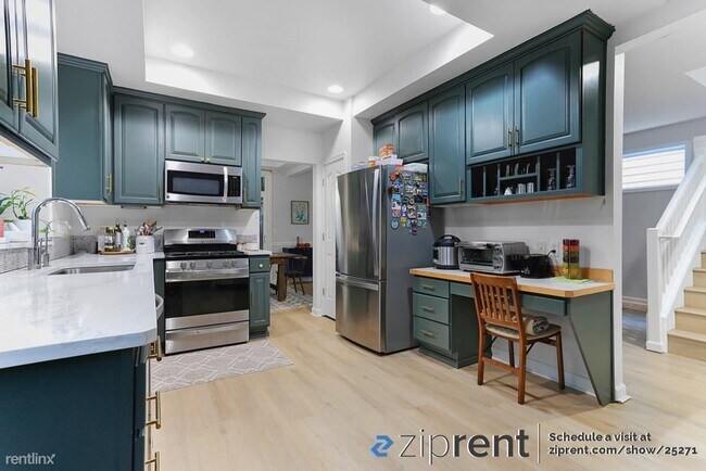 Building Photo - 3 br, 2.5 bath Townhome - 17111 3rd Place ...