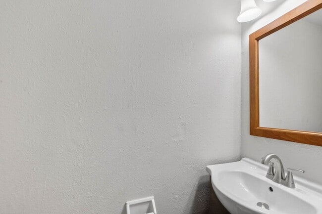 Building Photo - Updated 3BR Home in Virginia Beach with Modern Finishes & Prime Location