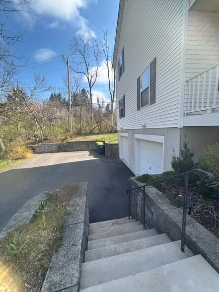 Building Photo - 112 Peapack Rd