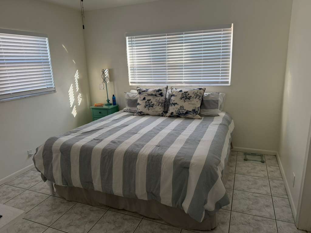 bedroom with king size bed - 4532 Bougainvilla Dr