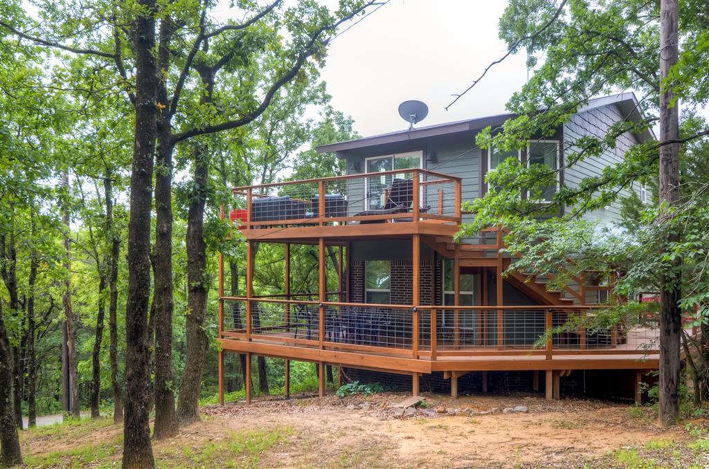 Side - 189 Queens Dr