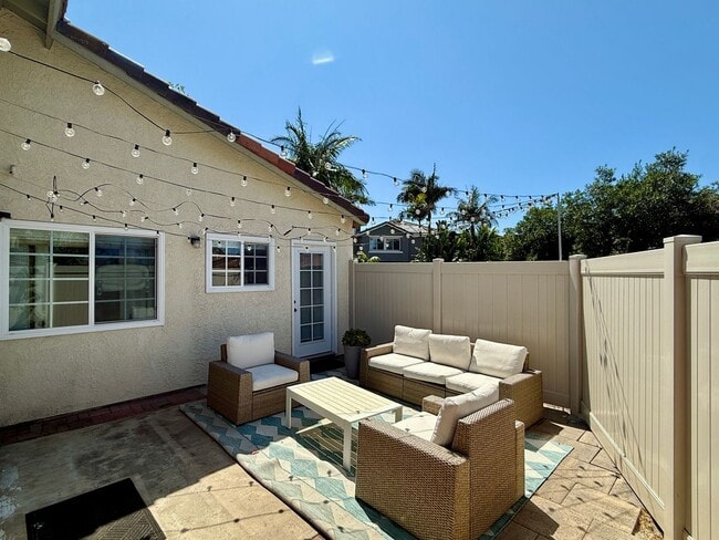 Building Photo - Gorgeous Two Bedroom Home in San Luis Rey