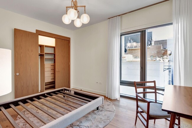 Building Photo - 200 E 21st St