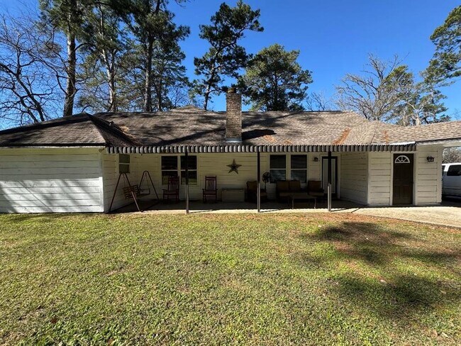 Building Photo - 9215 Lake Conroe Dr