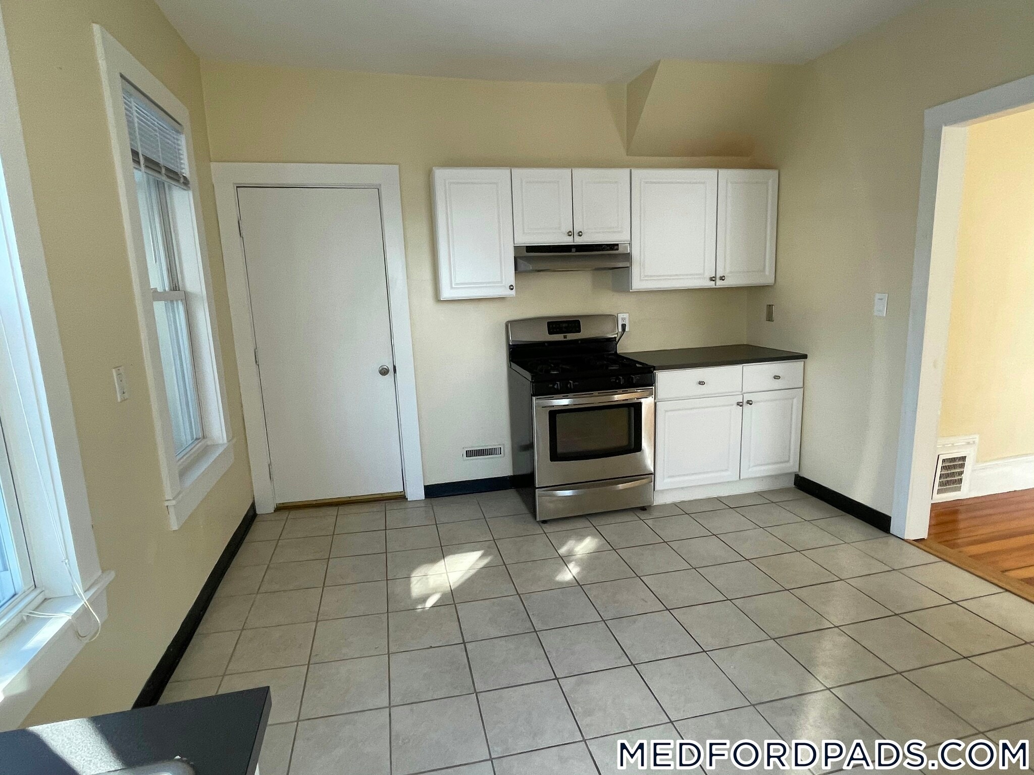 Building Photo - 8 Bennett St