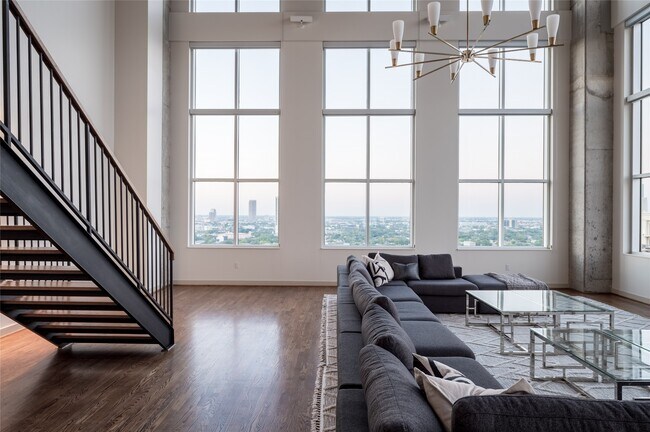 Building Photo - 4899 Montrose Blvd