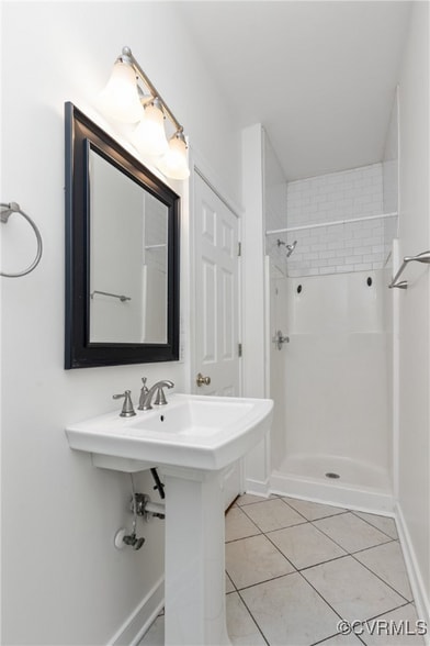 Building Photo - 1513 W Cary St