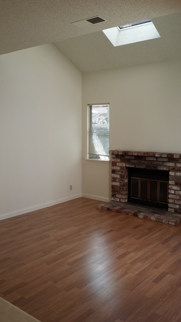 Building Photo - Lovely Pleasanton Townhouse