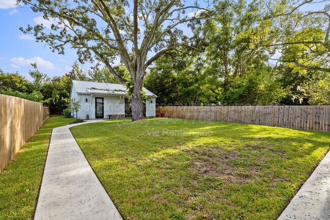 Building Photo - 581 Hazel St