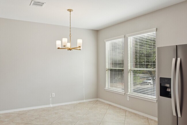 Building Photo - 1401 Paige St