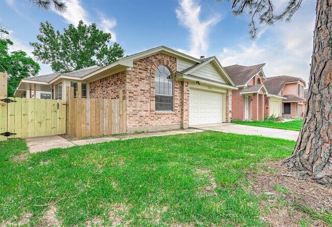 Building Photo - 103 Avocado St