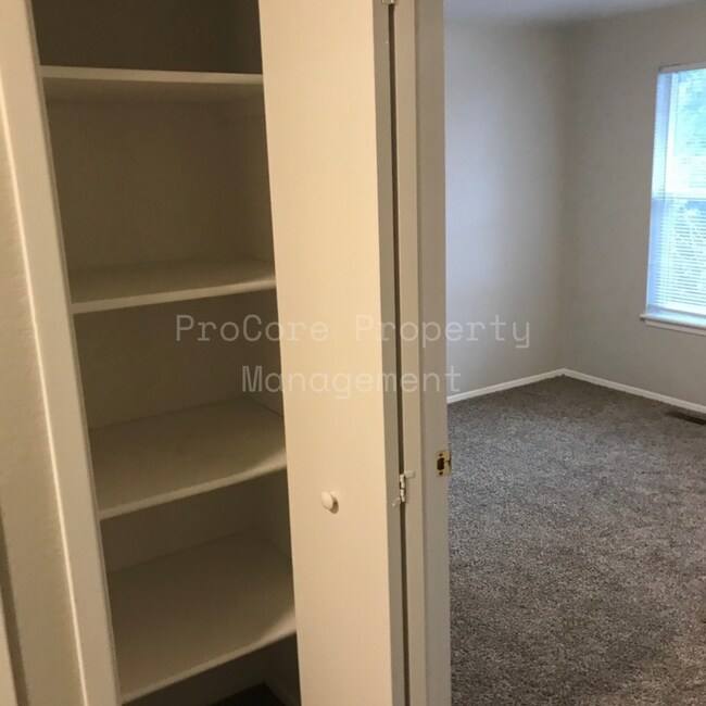 Building Photo - $1300...2Bed 1.5 Bath, Small Fenced in Covered Patio on Back, Storage