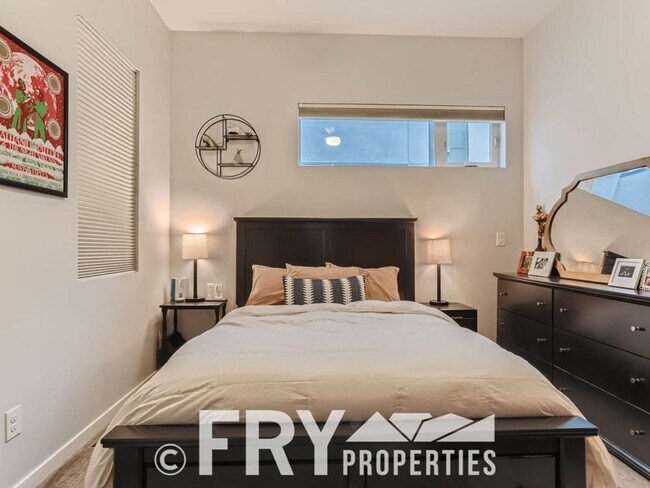 Building Photo - Beautiful townhome in the Sloans Lake Neighborhood.