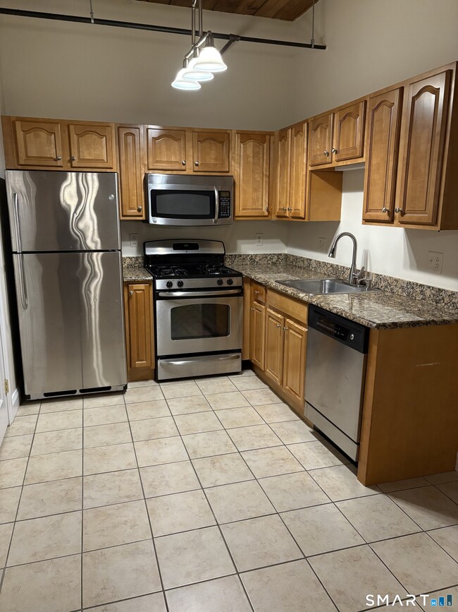 Building Photo - 145 Canal St E