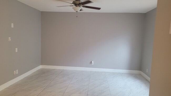 Living room - 7338 NW 75th St