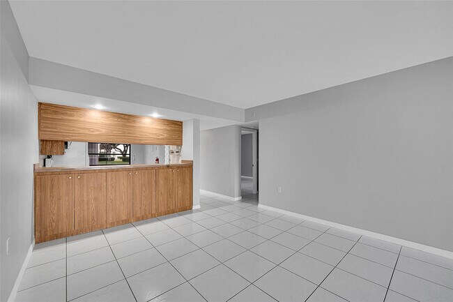 Building Photo - 1713 Whitehall Dr