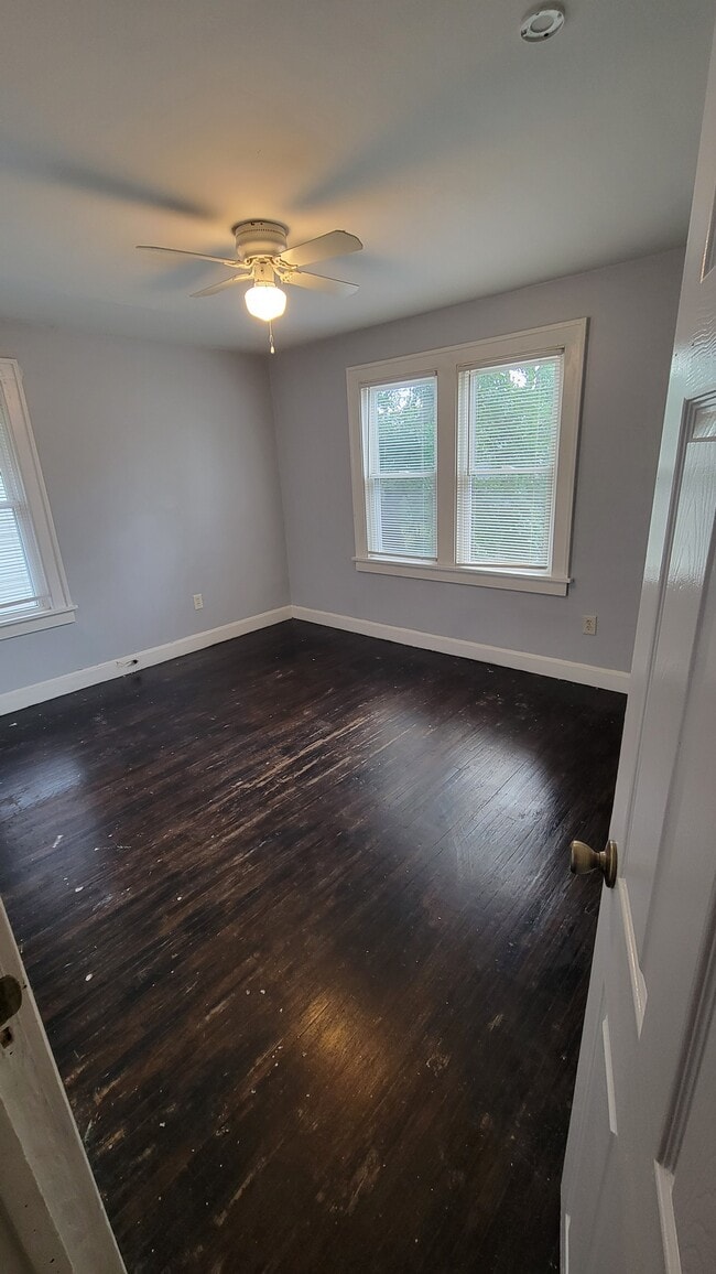 Building Photo - 40 N Roys Ave