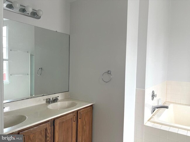 Building Photo - 1505 Potters Pl