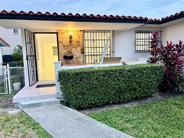 Primary Photo - 1143 NW 32nd Ave