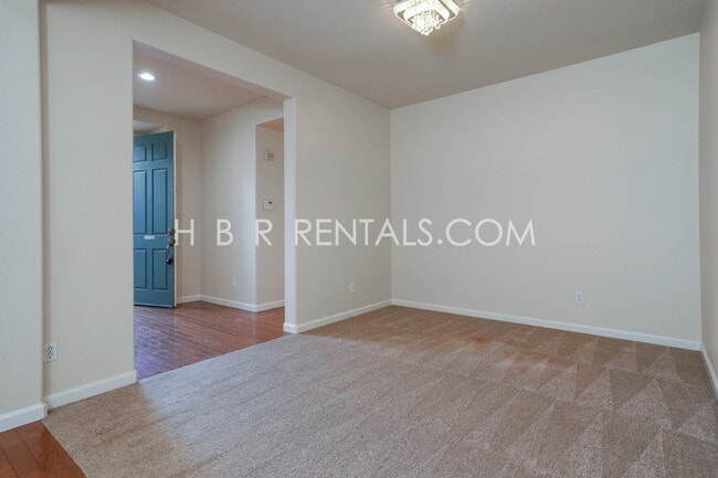 Building Photo - Wicklund Village: Charming 4-Bed Single St...