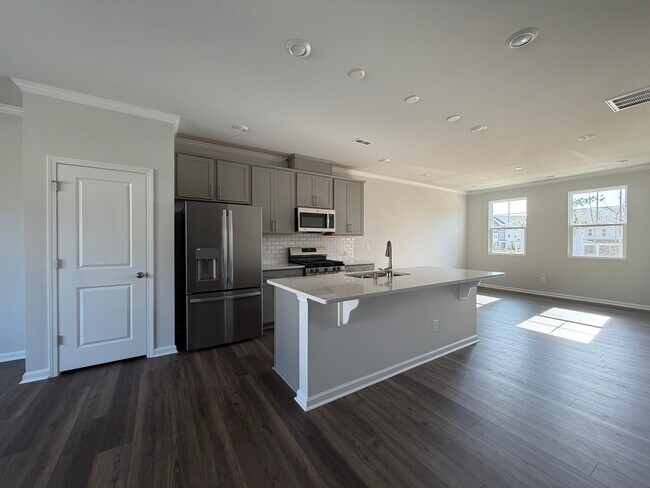 Building Photo - 304