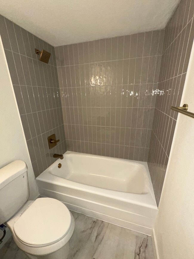 Building Photo - FABULOUSLY REMODELED SCOTTSDALE CONDO