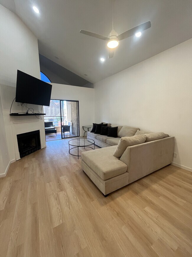 Building Photo - 10301 N 70th St