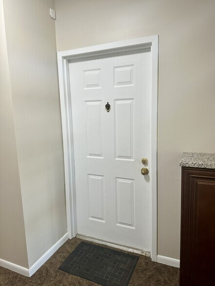 Building Photo - 8854 Eagleview Dr