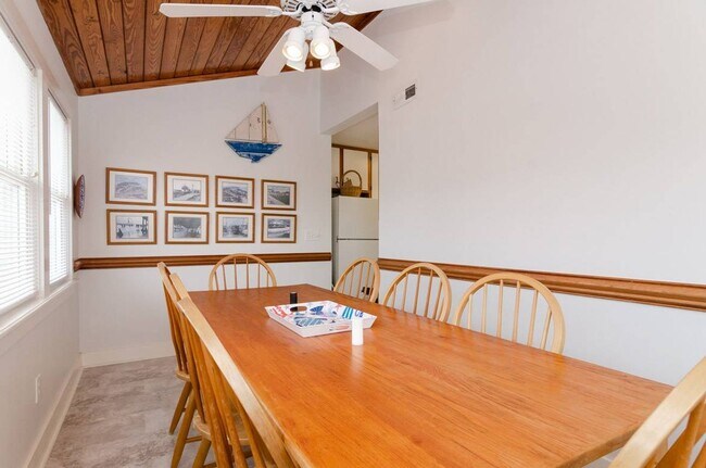 Building Photo - 8 Sunset Ave