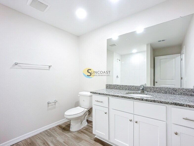 Building Photo - 11470 Oakfield Ct