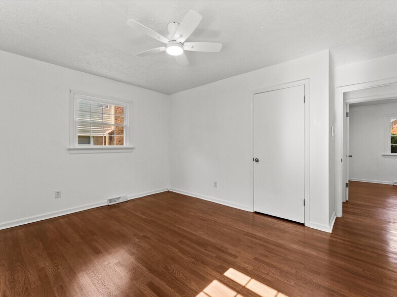 Building Photo - 3025 Glenan Dr