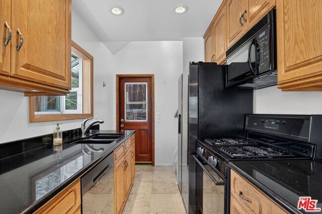 Building Photo - 21549 Summit Trail