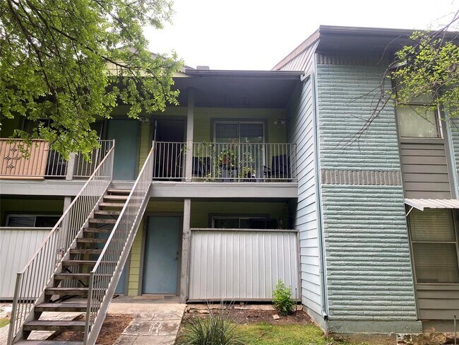 Building Photo - 3204 Menchaca Rd