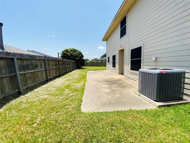 Building Photo - 11019 Cayman Mist Dr