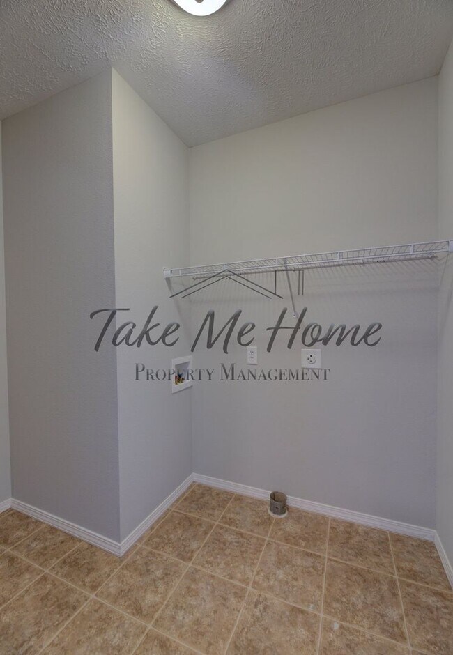 Building Photo - 3 Bedroom in Republic!