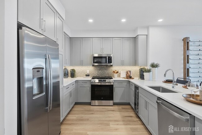 Building Photo - 2000 Schindler Dr