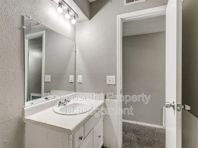 Building Photo - 6814 Lancer Ln