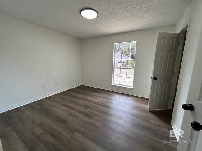 Building Photo - 112 Cluster Oaks Ct