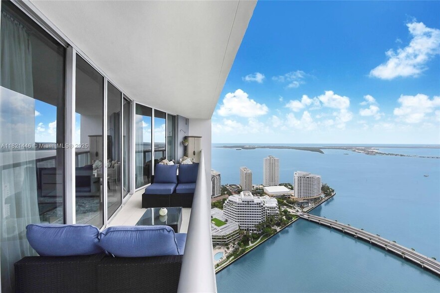 Building Photo - 495 Brickell Ave