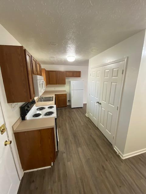 Building Photo - 201-203-203 Tanbark Dr