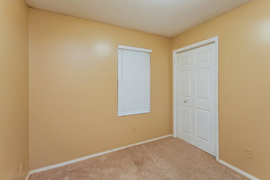 Building Photo - 5438 Farmview Close