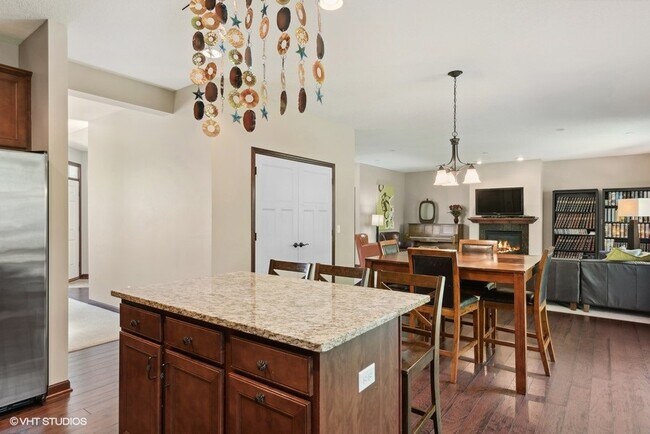 Building Photo - 4505 Yellowstone Ln N