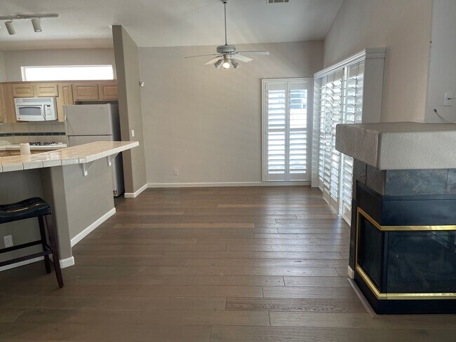 Building Photo - Charming 3-Bedroom Home Backing to Greenway with Golf Course Access