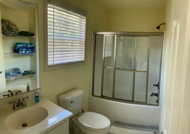 Building Photo - 501 Port Laz Ln