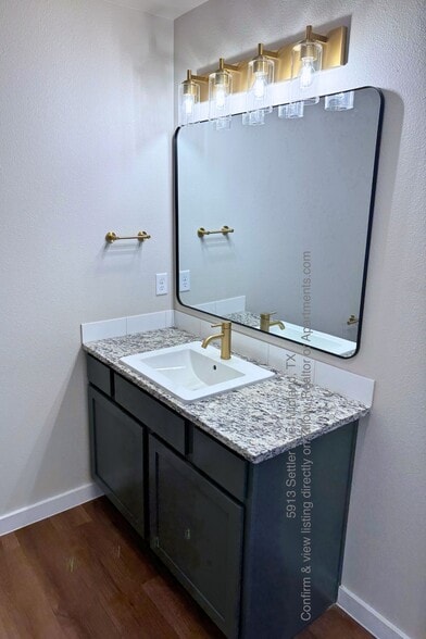 Primary En-suite Bath - 5913 Settler Ave