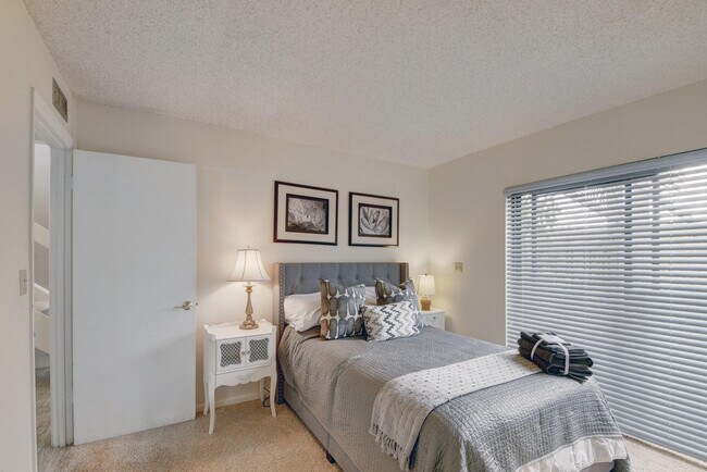 Building Photo - 1348 The 12th Fairway