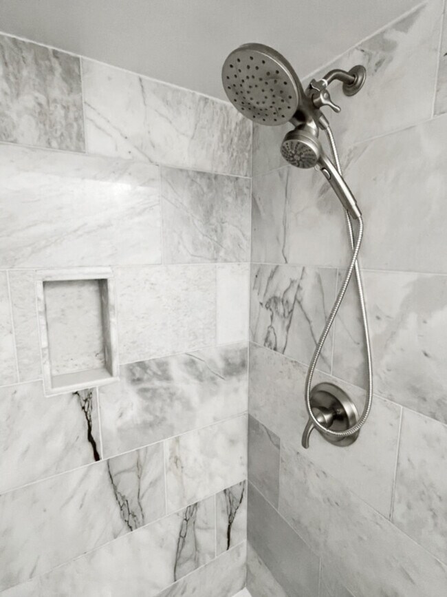 Building Photo - 1602 Mansfield St