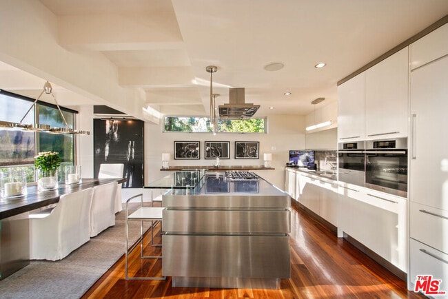 Building Photo - 9416 Beverlycrest Dr